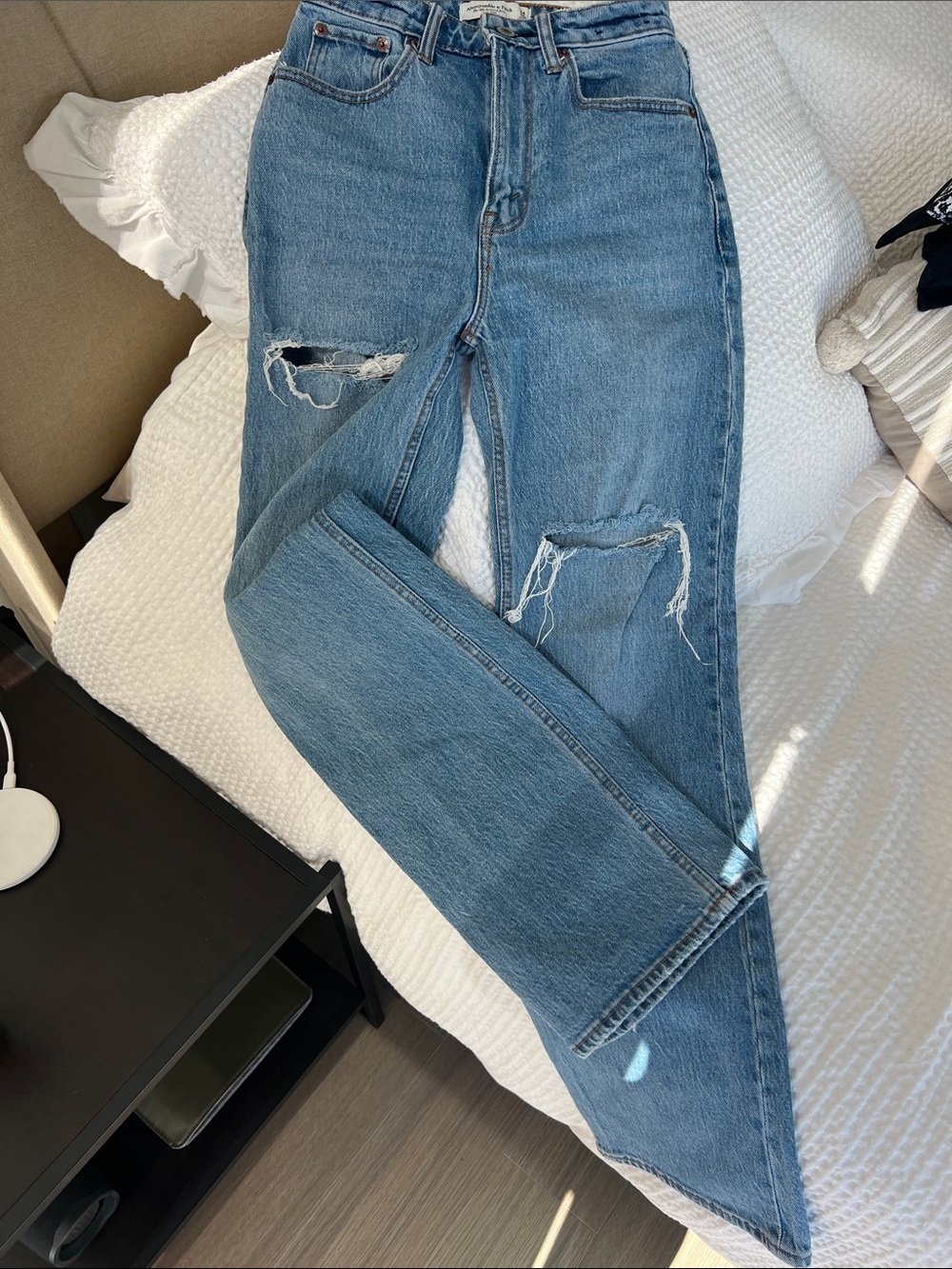 Abercrombie 90s Relaxed Jean High Rise women’s jeans